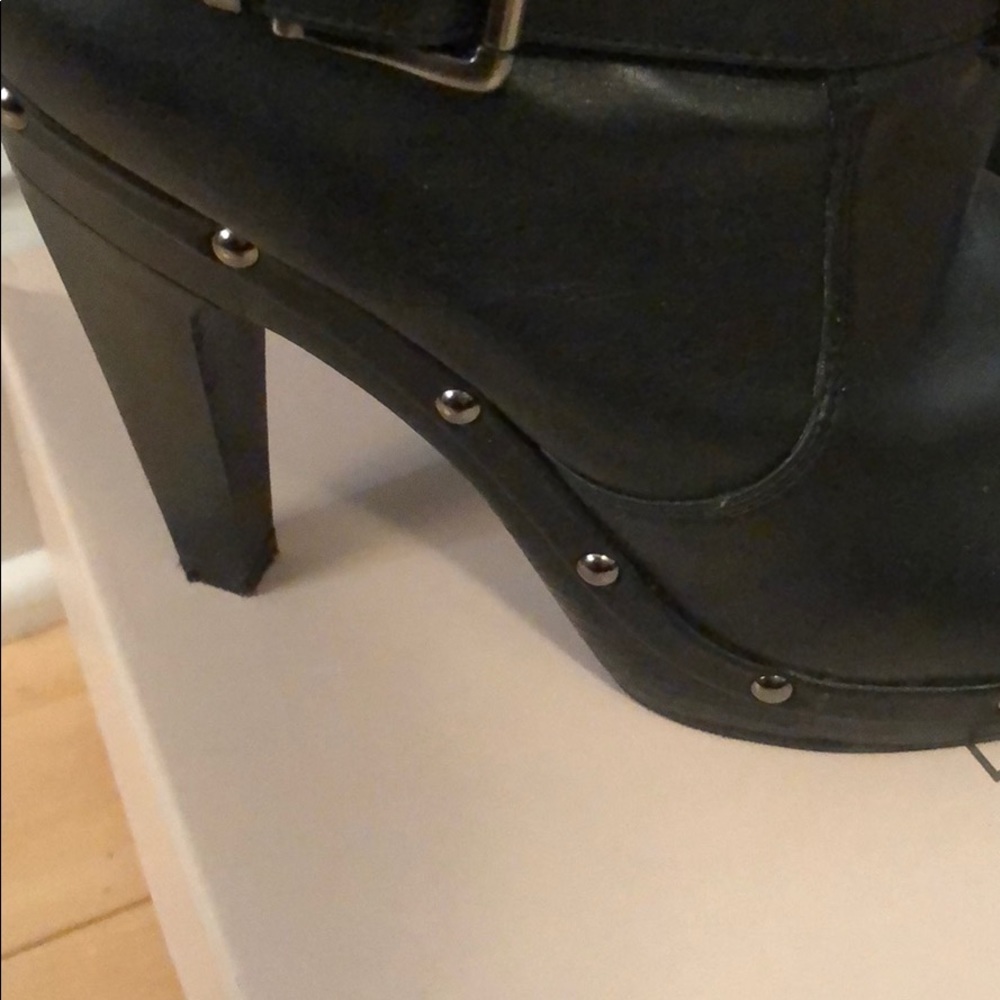 Boot - Picture 6 of 8